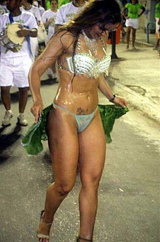 actress Nana Gouvêa 18 years sensuous foto in public