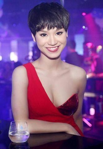 celebritie Ngan Khanh 20 years crude image in the club