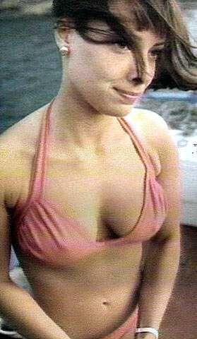 celebritie Nicola Bryant 22 years chest picture beach