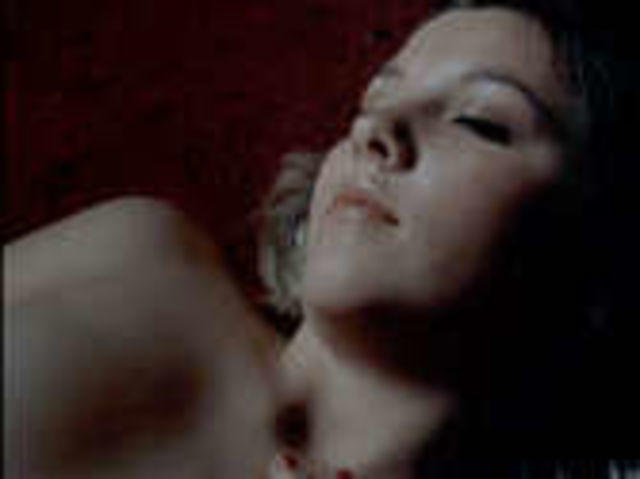 Arte de desnudos románticos de celebridades Olivia Crocicchia.
