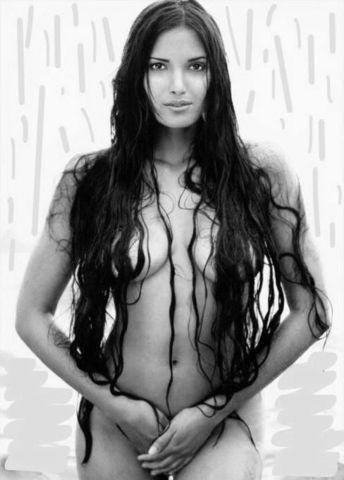 actress Padma Lakshmi 22 years in one's birthday suit picture beach