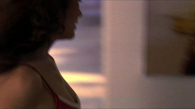 actress Reiko Aylesworth teen breasts foto home