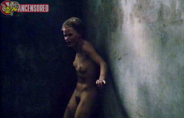 celebritie Renée Soutendijk 19 years fleshly photoshoot in public