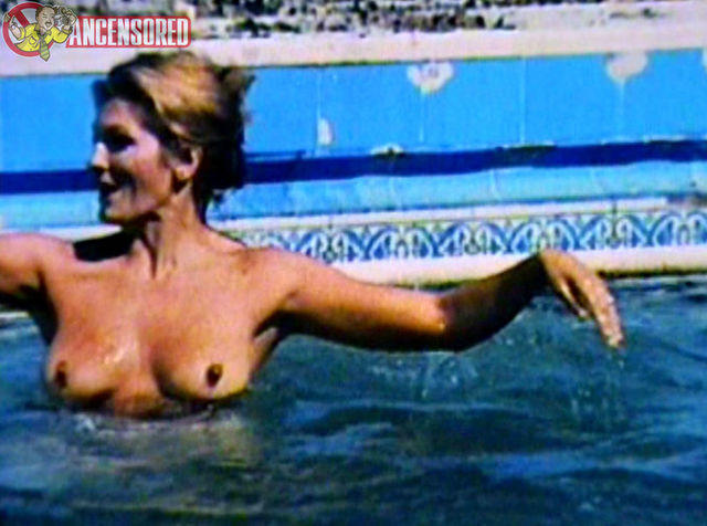 Rosanna Yanni escena desnuda