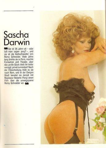 actress Sacha Darwin 23 years Sexy image in the club