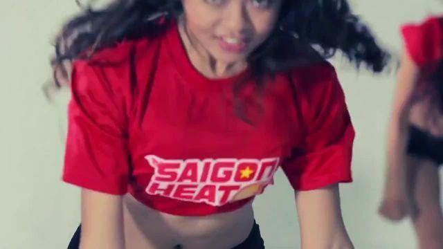 celebritie Saigon Heat HotGirls 23 years disclosed photoshoot in the club