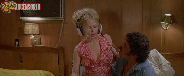 Sally Struthers seins