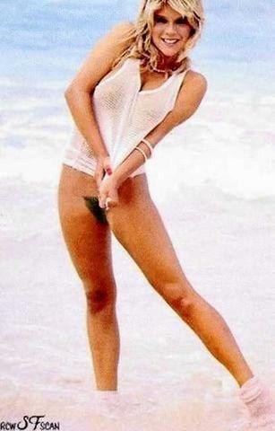 celebritie Samantha Fox 24 years carnal snapshot beach