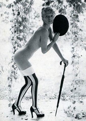 models Shirley Corrigan 24 years bare-skinned photoshoot in public