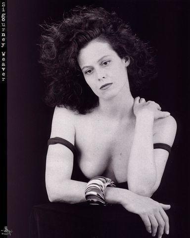 Sigourney Weaver topless photo
