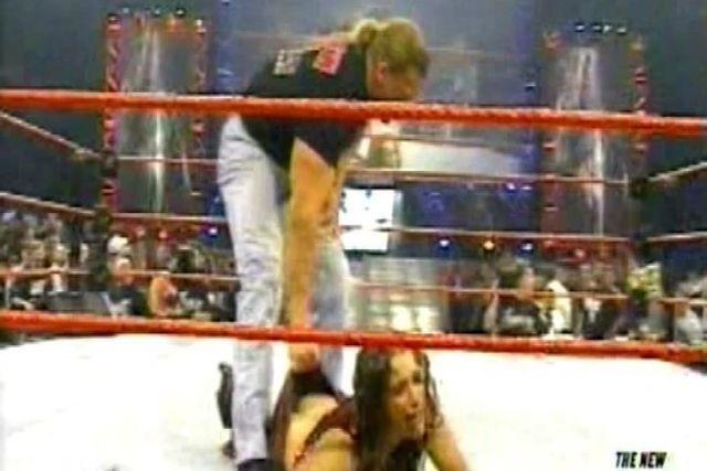 Stephanie McMahon-Levesque caliente sexy