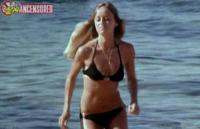 celebritie Susan George teen breasts photos in the club