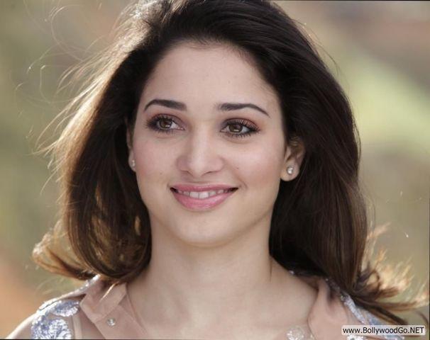 celebritie Tamannaah 24 years provoking pics home