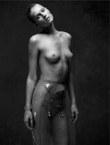  Hot photography Toni Garrn tits