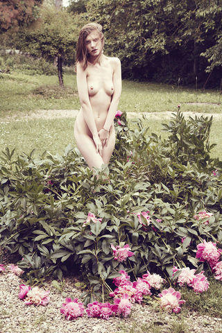 Naked Valerija Kelava photo