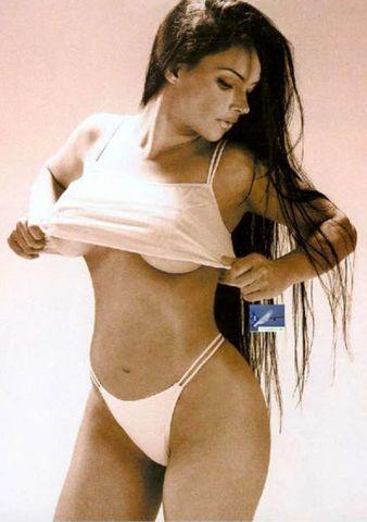 actress Yatana Maron 25 years indecent photo beach