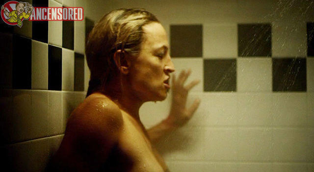 Zoe Bell topless picture