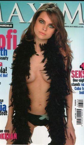 celebritie Zsofi Horvath 23 years nipple photography beach