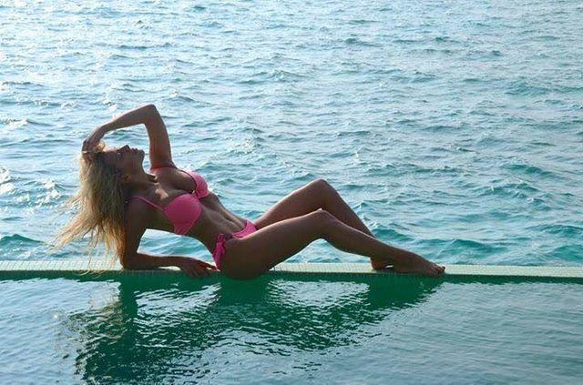 models Eva Perkausova 24 years raunchy photoshoot in the club