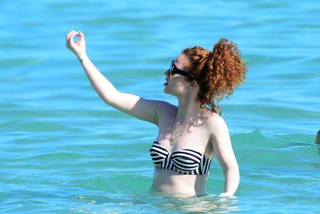 actress Jess Glynne 18 years bare pics home