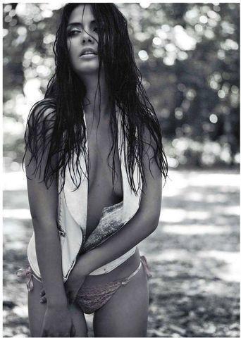 models Romina Aranzola 25 years nudism photoshoot home