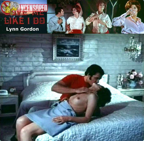 models Lynn Gordon 20 years breasts photoshoot home