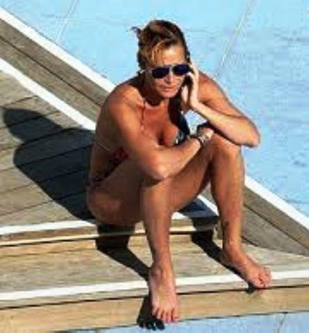 celebritie Simona Ventura teen unclad pics beach