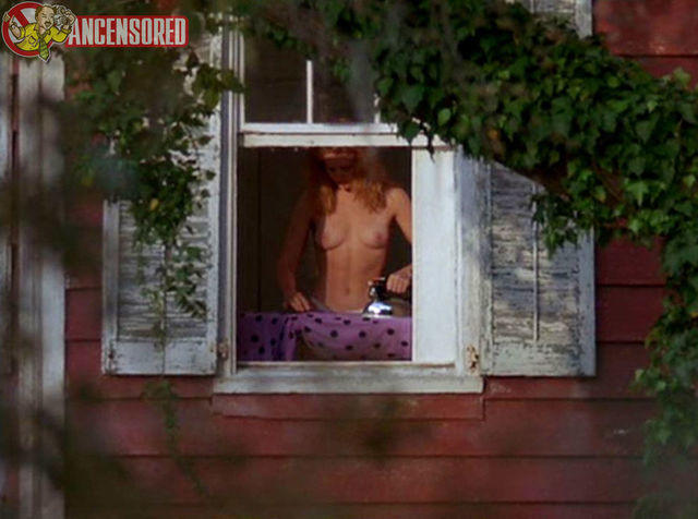 actress Sarah Trigger 20 years k naked pics home