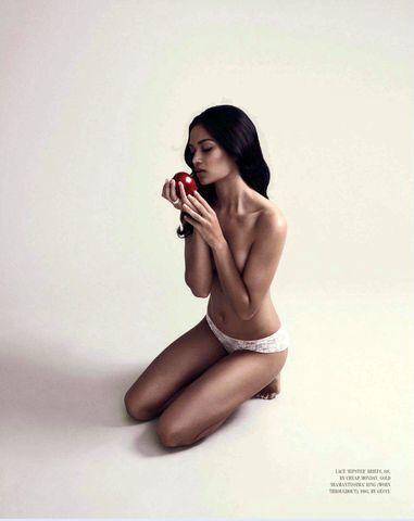 actress Shanina Shaik 19 years nude art photos beach