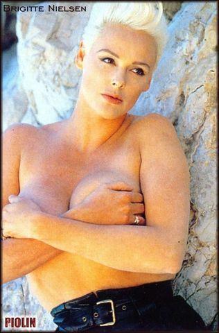 celebritie Brigitte Nielsen 19 years bareness pics in the club