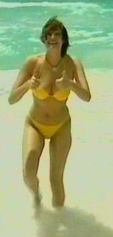 actress Sarah Parish 25 years Without bra picture beach