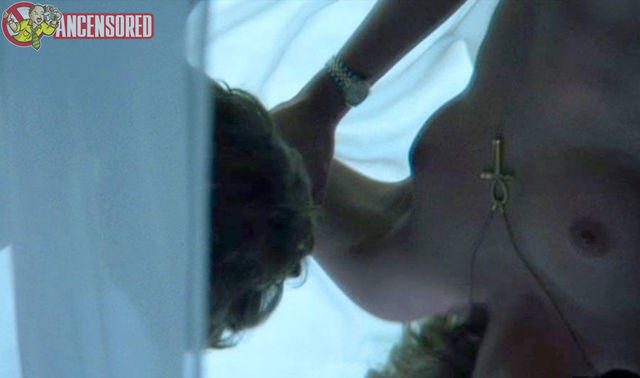Catherine Deneuve escena desnuda