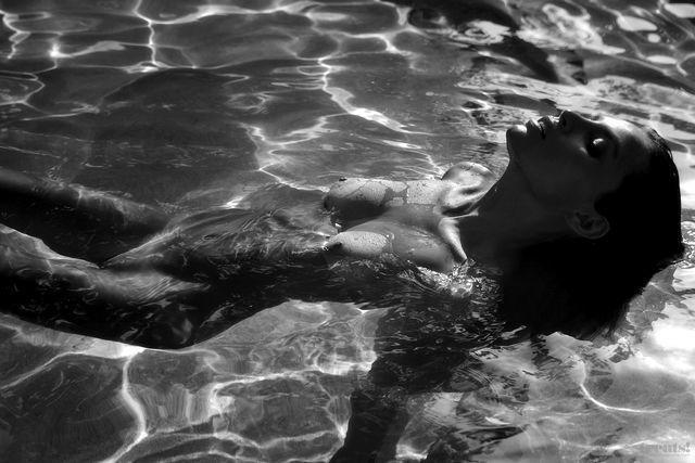 models Gabriela Cruz 18 years k naked photo beach