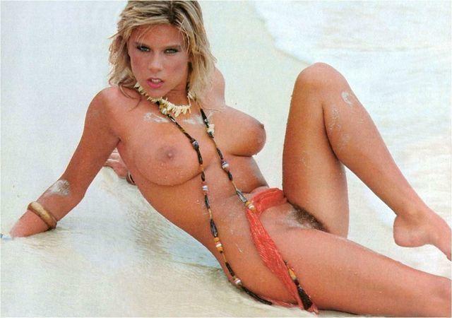 Samantha Fox topless photos