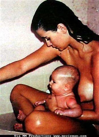 actress Demi Moore 20 years unmasked photos in public