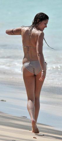 celebritie Eliza Doolittle 23 years naked photos beach