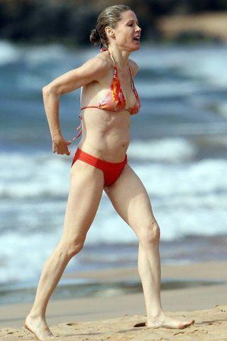 celebritie Julie Bowen 24 years mammilla foto in public