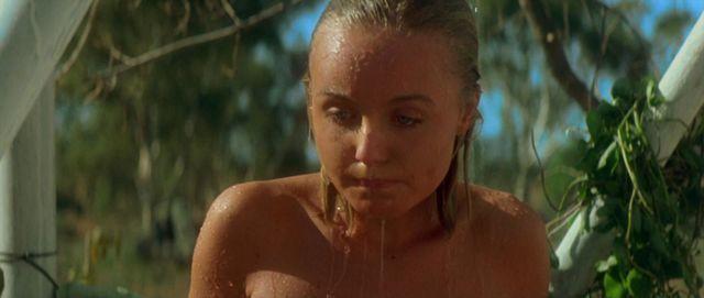 actress Arkie Whiteley 19 years sexual pics beach