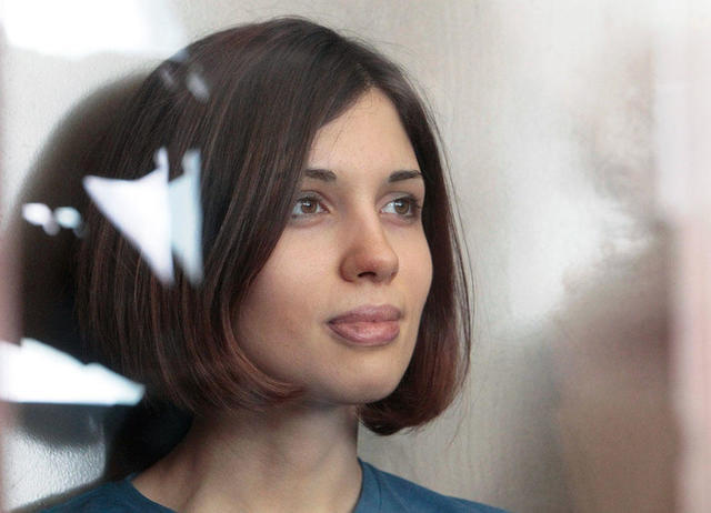celebritie Nadezhda Tolokonnikova 25 years undressed foto in the club