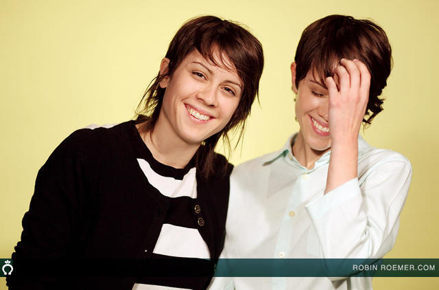 models Tegan and Sara 21 years in one's birthday suit foto home
