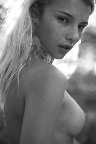 actress Amy-Joyce Hastings 23 years nude art image beach